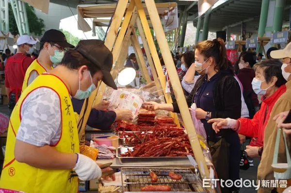▲▼台北傳統市場節年年邀請優秀攤商到會場設攤。（圖／台北市市場處提供）