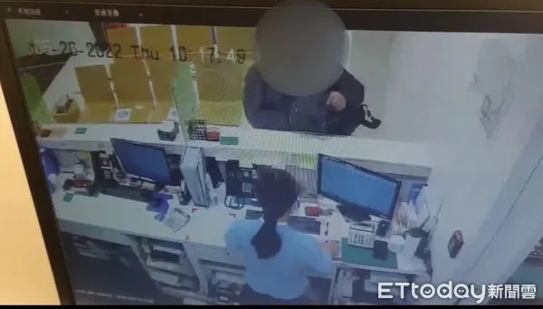 ▲▼    新竹縣渣打銀行搶案         。（圖／記者陳凱力翻攝）