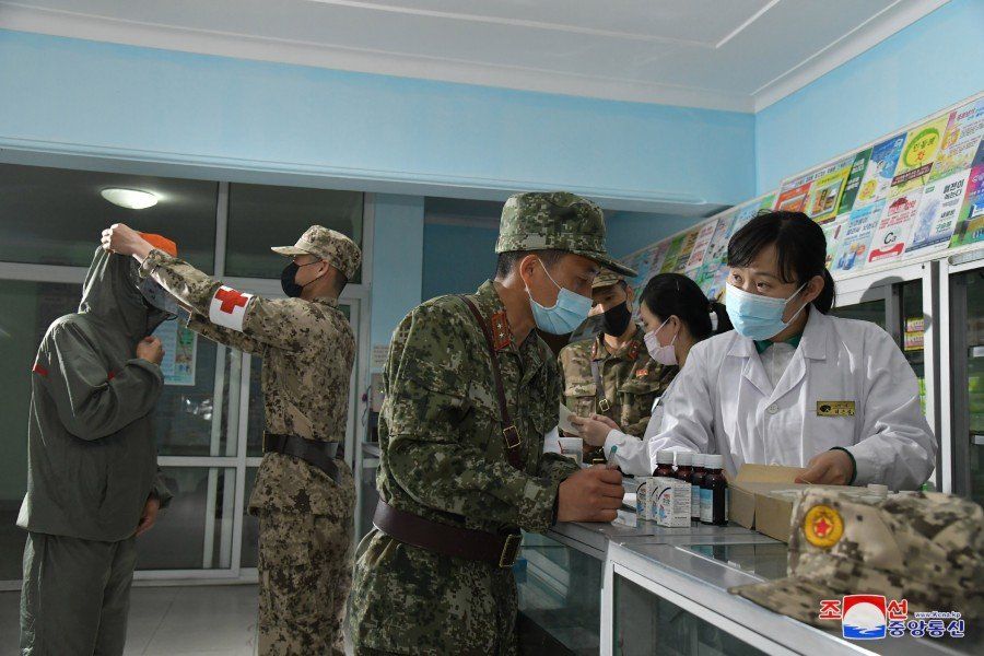 ▲▼北韓指示軍醫配合協助藥局分配醫療藥物。（圖／達志影像）