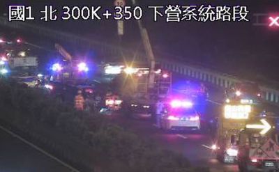 快訊／台南國道一號北上「5轎車追撞」　主線道全卡死、車流回堵