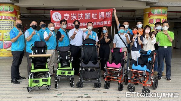 ▲台南赤崁扶輪社集資捐贈5台特製輪椅，嘉惠南特學子。（圖／記者林悅翻攝，下同）