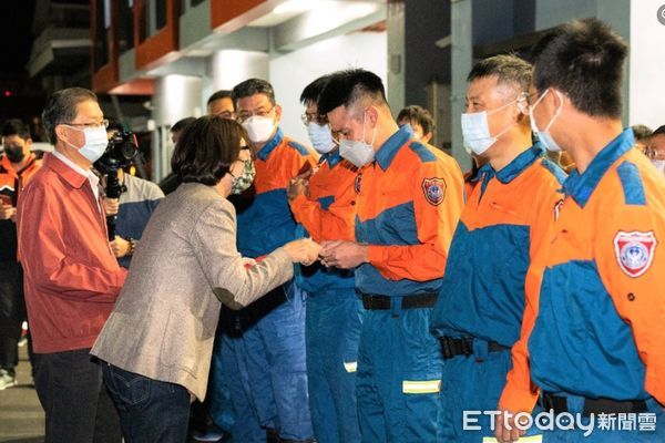 ▲▼饒慶鈴針對專屬老、弱、婦、幼各項福利，以及提升台東整體醫療環境獲民眾肯定。（圖／台東縣政府提供，下同）