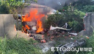 台東休旅車失控撞牆「自燃起火」　火勢猛烈駕駛躺地哀嚎