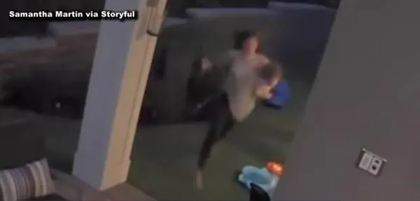 ▲▼美國華盛頓州一名媽媽英勇護子。（圖／翻攝自YouTube）