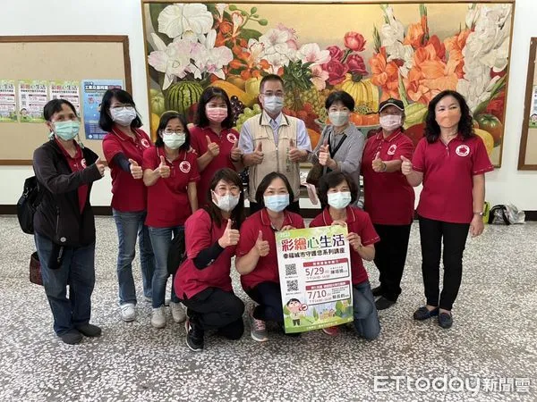 ▲2022「彩繪心生活」幸福城市守護您系列講座，首場於29日台南市南門勞工育樂中心大會議廳舉行，邀請台南市生命線陳瑢娟主任演說。（圖／記者林悅翻攝，下同）