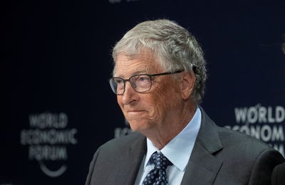 比爾蓋茲警告AI風險 呼籲成立國際監督機構