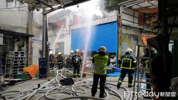 ▲▼ 台北市安康路傳出鐵皮火警 。（圖／記者黃彥傑攝）