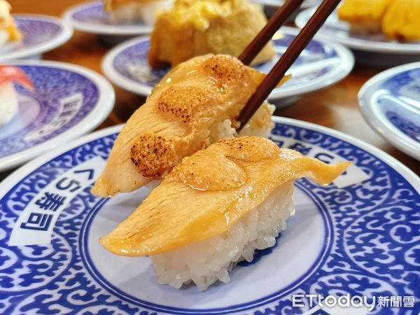 ▲炙烤明太子鮭魚。（圖／藏壽司提供）