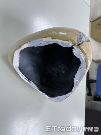 ▲▼ 粽子切面整齊，疑遭人毀損 。（圖／記者戴上容翻攝）