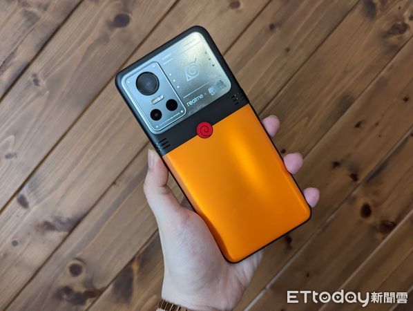 ▲realme GT Neo3火影限定版。（圖／記者陳俐穎攝）