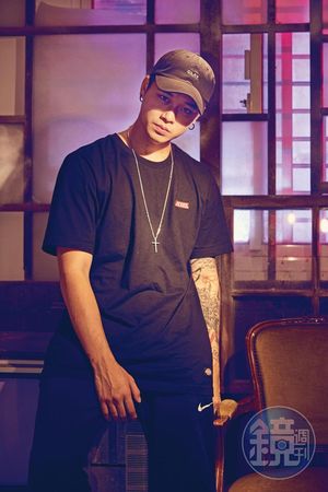 【獨家】【同團迸愛火】雨勢澆不熄愛火　直擊高爾宣、芮德機車傳情