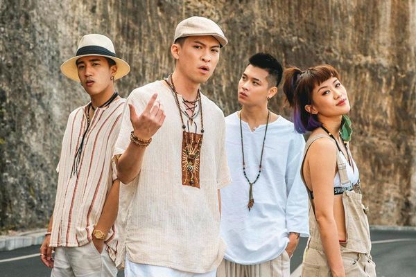 【獨家】【同團迸愛火】雨勢澆不熄愛火　直擊高爾宣、芮德機車傳情