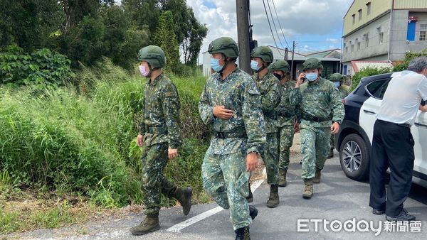 ▲▼高雄空軍中尉徐大鈞殉職，軍方人員到場。（圖／記者陳宏瑞攝）