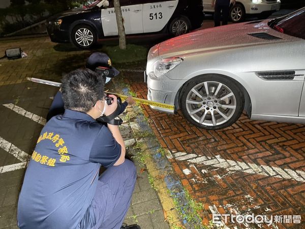 ▲▼宜蘭普通重機潘姓男騎士，擦撞前車翻滾至對向車道，對向自小客車閃避不及撞擊後竟肇逃（下圖）。（圖／記者游芳男翻攝，下同）