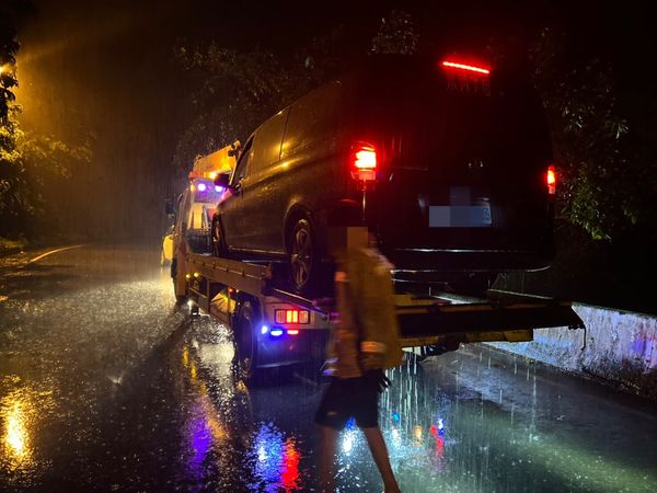 ▲▼南橫落石擊中9人座車，雲林7遊客回程開錯方向心有餘悸。（圖／記者賴文萱翻攝）