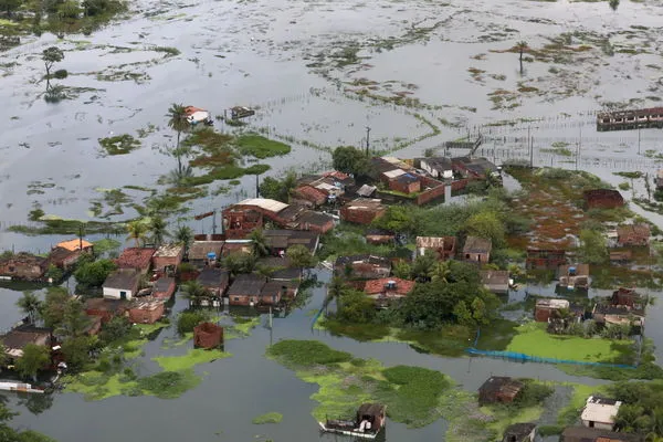 ▲▼巴西培南布可州（Pernambuco）連日暴雨引發嚴重山崩和泥石流，造成至少100人死亡。（圖／路透）