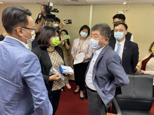 ▲▼外傳中央政府抽單嘉義市兒童疫苗需求，民進黨立委王美惠向指揮中心求證。（圖／王美惠辦公室提供）