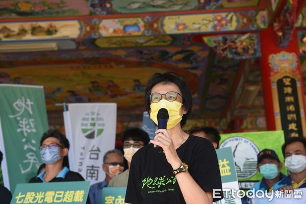 ▲七股在地漁民與里長聯誼會，以及長期關心能源轉型及漁電共生環社檢核團體，提出區域開發總量應管制、台61以西勿解禁、確保漁民權益、室內養殖納入環社檢核、協調跨區衝擊等五大訴求。（圖／記者林悅翻攝，下同）