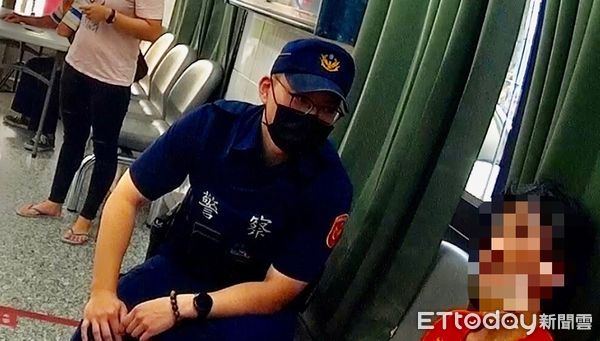 ▲里港警分局警員陳海涵、林育辰成功阻止黃婦被騙            。（圖／記者陳崑福翻攝，下同）