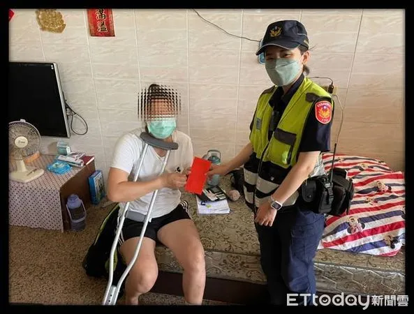 ▲內埔警分局新北勢派出員警捐助宮婦度難關             。（圖／記者陳崑福翻攝，下同）