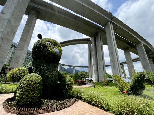 ▲▼橋聳雲天綠雕園區。（圖／南投縣政府提供）