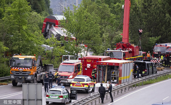 ▲▼德國巴伐利亞邦火車出軌，至少4人死亡。（圖／CFP）