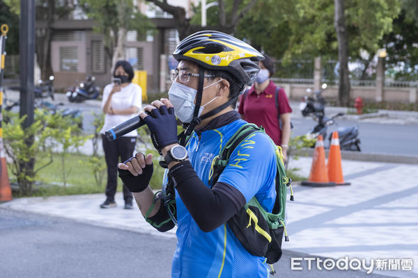 ▲高醫65歲了！65名醫護、員工騎單車繞行旗下5家醫院慶生             。（圖／記者吳奕靖攝）