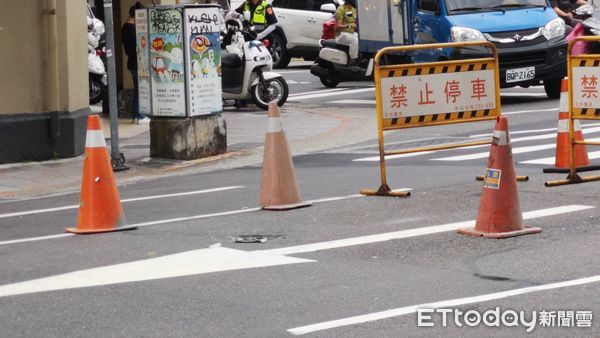 ▲▼台北市中正區重慶南路衡陽路口車禍，一輛公車與行人發生碰撞，行人被壓在車底昏迷。（圖／記者黃彥傑攝）