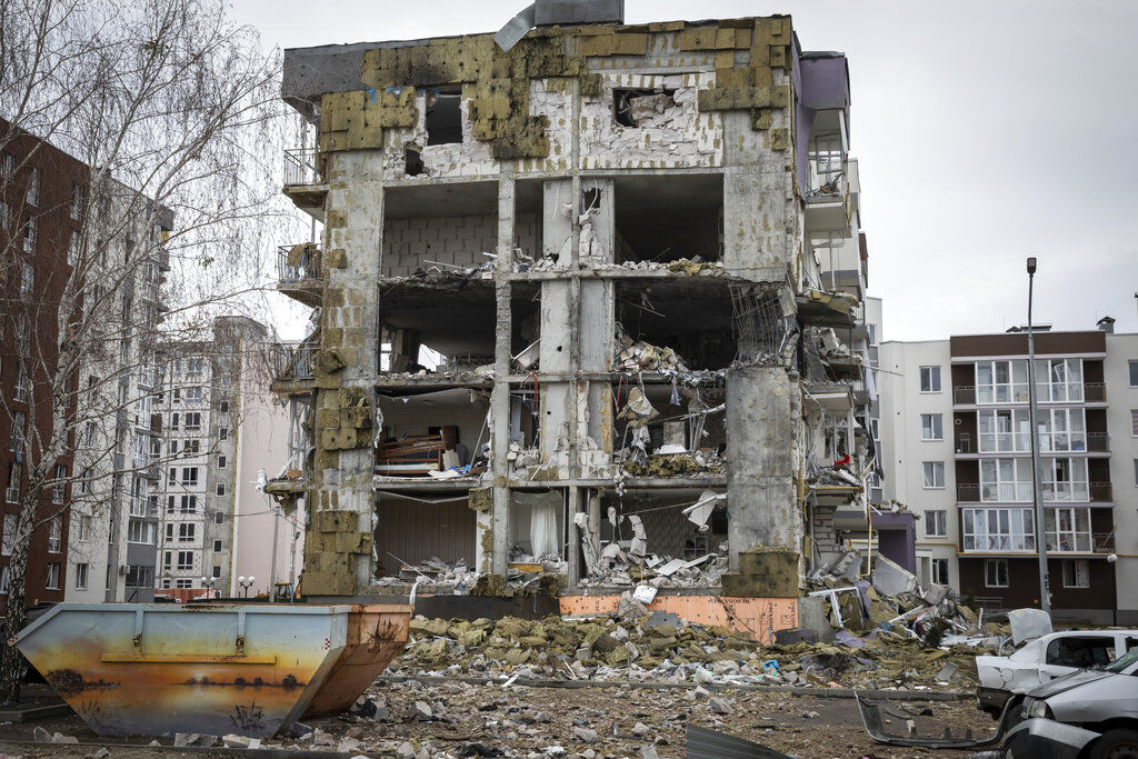 ▲▼烏克蘭基輔州城鎮戈斯托梅利（Hostomel）遭嚴重破壞。（圖／達志影像／美聯社）