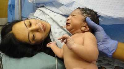 生完就死亡!33歲產婦遭醫生「4度扯臍帶」 大出血5.5公升沒人理