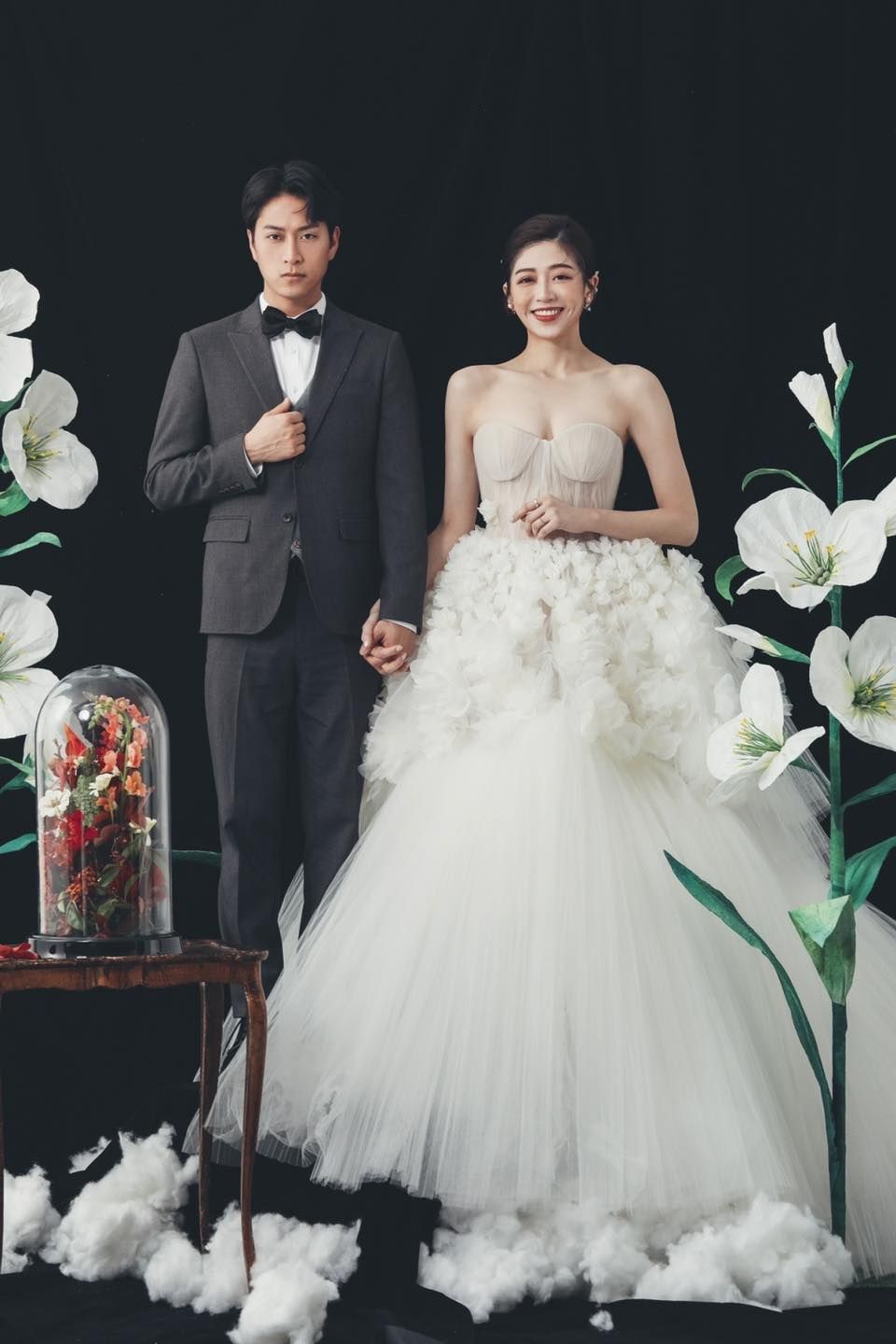 ▲▼逸歡5月登記結婚，6月婚禮前新郎秋森遇到教召。（圖／翻攝自臉書／逸歡）