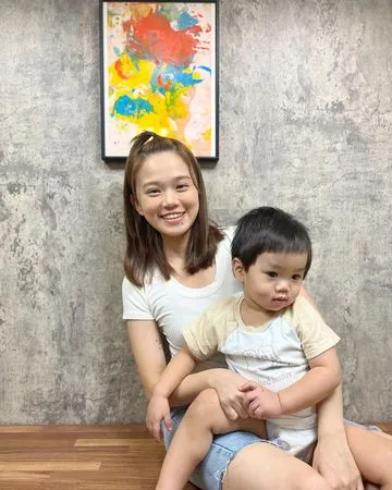 ▲陳彥婷抱兒子自拍。（圖／翻攝自Instagram／陳彥婷 Tiffany）