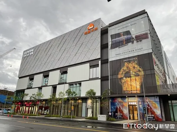 ▲剛山樂購廣場,岡山秀泰,街邊店。（圖／記者許宥孺攝）