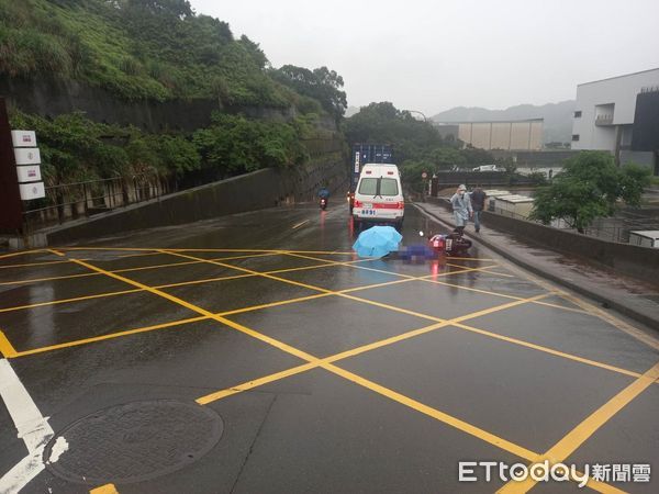 ▲▼     瑞芳物流共和國廠區內死亡車禍        。（圖／記者郭世賢翻攝）