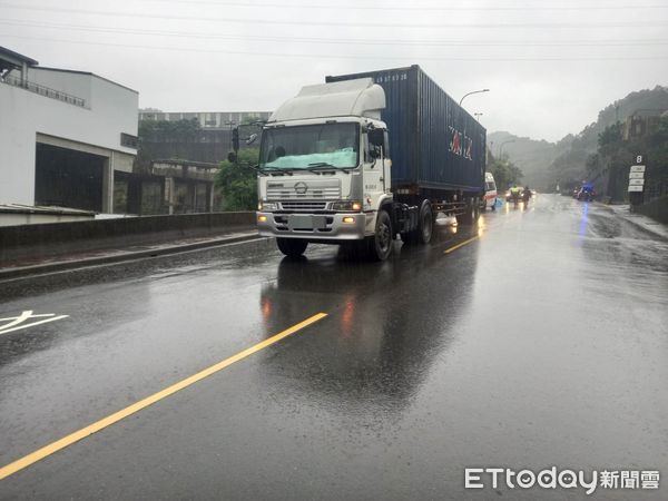 ▲▼     瑞芳物流共和國廠區內死亡車禍        。（圖／記者郭世賢翻攝）