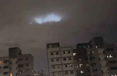 淡水夜空現神奇光點　網嗨「飛碟還索爾」！真相曝光