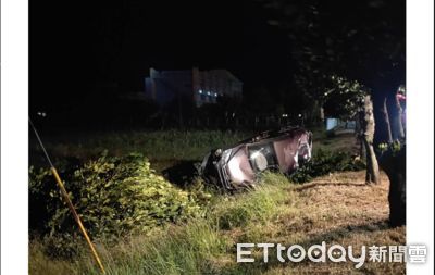 屏東自小客車撞斷路樹翻落田梗　安全氣囊爆開2男女送醫　