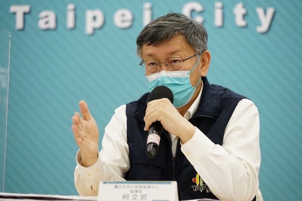 ▲▼台北市長柯文哲、副市長黃珊珊、蔡炳坤、台北市府社會局長周榆修、台北市府產發局長林崇傑8日出席北市防疫記者會。（圖／北市府提供）