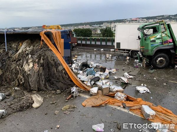 ▲國道三號凌晨重大車禍，釀一死一傷。（圖／記者高堂堯翻攝）