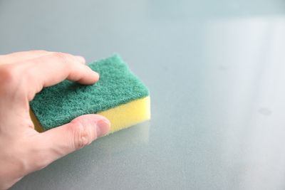 海綿菜瓜布正確用法你知道嗎？　黃色面1動作省洗碗精又有效清潔