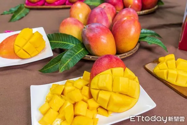 ▲台南市農業局輔導轄內4家貿易商推出「台灣下單海外取貨」服務，將愛文芒果的美味限時直送日本消費市場。（圖／記者林悅翻攝，下同）