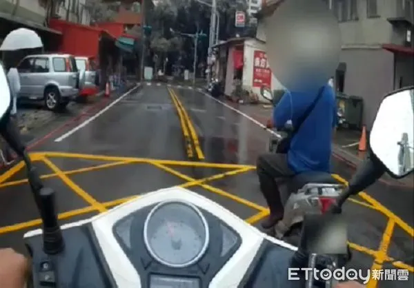 ▲李姓男子口罩未戴好且騎車搖晃，員警發現後將其攔下。（圖／桃園警分局提供）