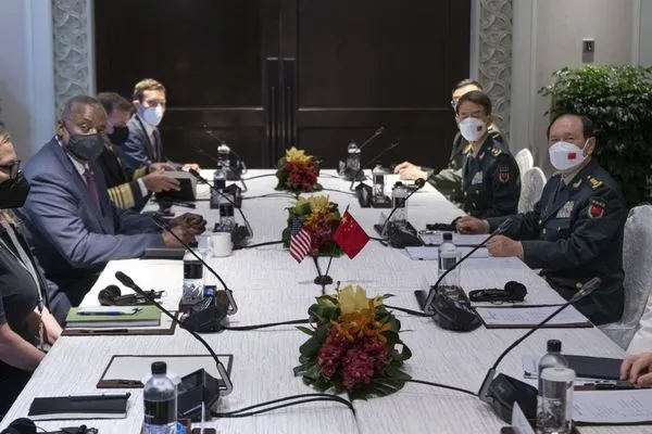 ▲▼美國國防部長奧斯汀（左2）與中國國防部長魏鳳和（右1）10日在新加坡舉行兩人首次面談。（圖／翻攝自SecDef推特）