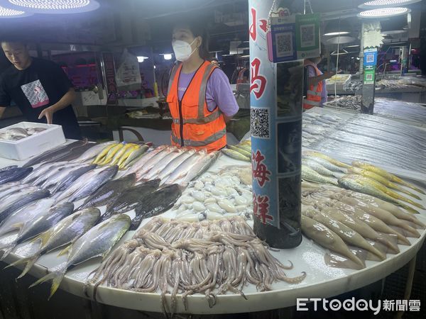 ▲▼  石斑魚,北京菜市場,水產,賣魚 。（圖／記者蔡儀潔攝）