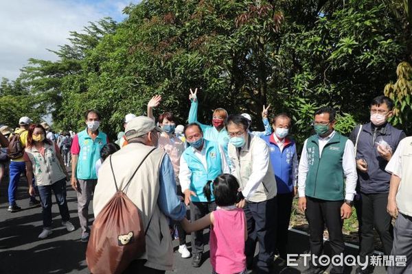 ▲台南山海圳國家綠道健走活動熱情登場，台南市長黃偉哲帶領600民眾走出健康。（圖／記者林悅翻攝，下同）