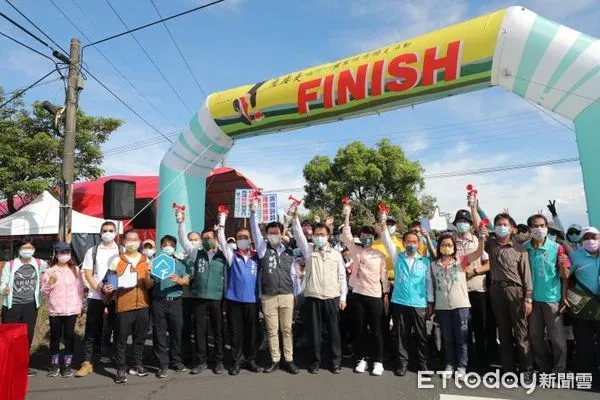 ▲台南山海圳國家綠道健走活動熱情登場，台南市長黃偉哲帶領600民眾走出健康。（圖／記者林悅翻攝，下同）