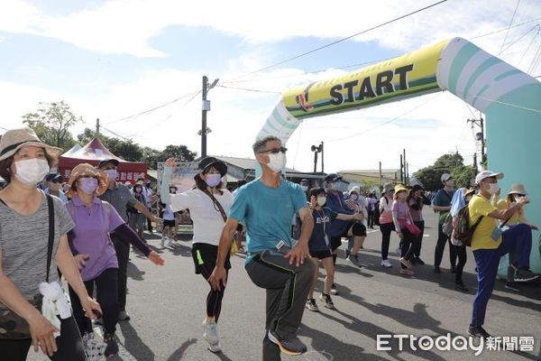 ▲台南山海圳國家綠道健走活動熱情登場，台南市長黃偉哲帶領600民眾走出健康。（圖／記者林悅翻攝，下同）