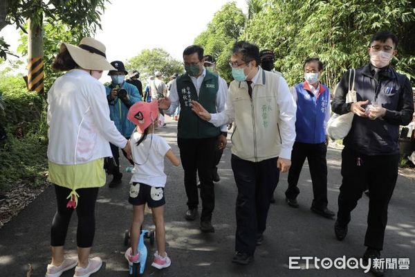 ▲台南山海圳國家綠道健走活動熱情登場，台南市長黃偉哲帶領600民眾走出健康。（圖／記者林悅翻攝，下同）