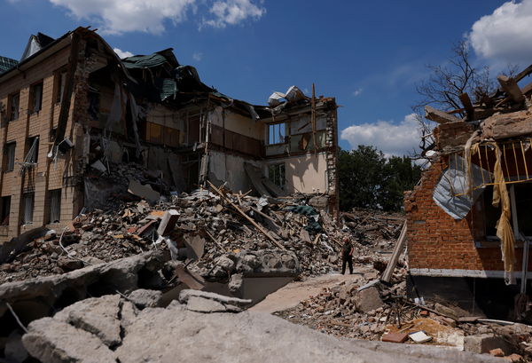 ▲▼烏克蘭南部尼古拉耶夫（Mykolayiv）一座城鎮的政府大樓建築被摧毀。（圖／路透）