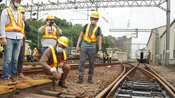 ▲▼交通部首設鐵路監理檢查員機制，目前已有2人完成受訓，正式上線啟動對台鐵安全檢查。（圖／鐵道局提供）